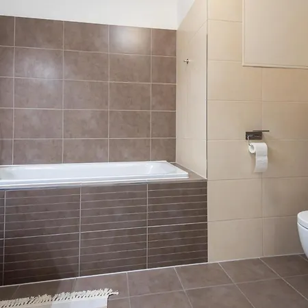 Nova Karolina 아파트 *